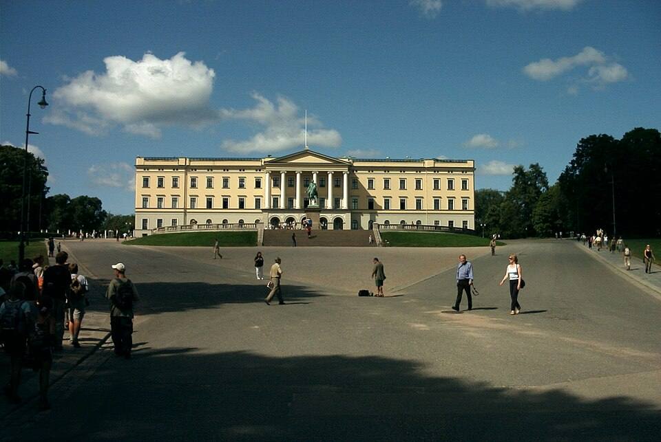 Oslo palace1 — travel photo of Oslo