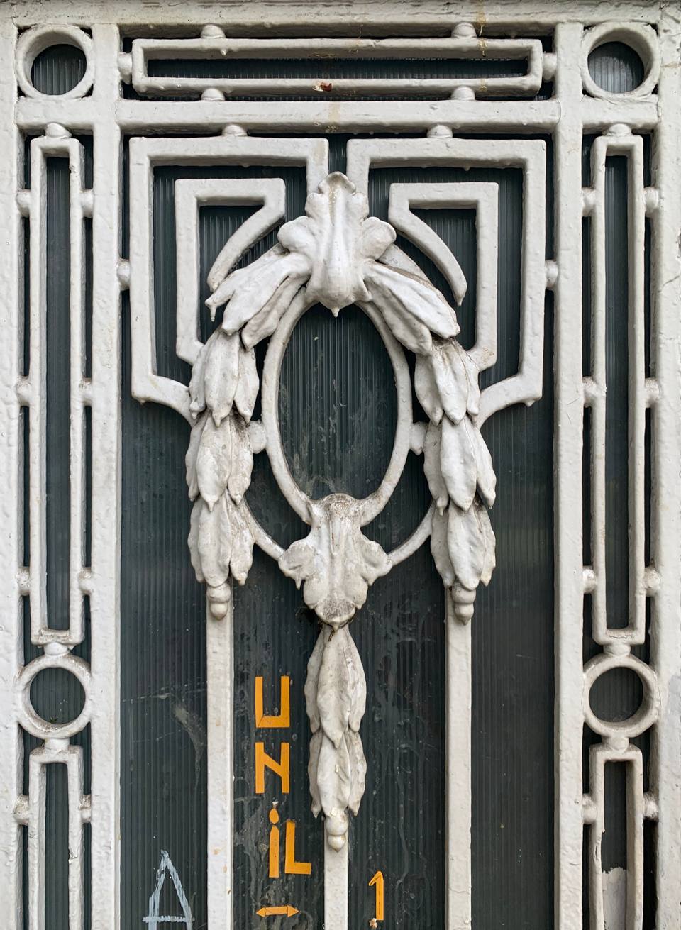 Door Detail on Lipscani Street in the aria of New Saint George Church (Bucharest) — travel photo of Lipscani, Bucharest