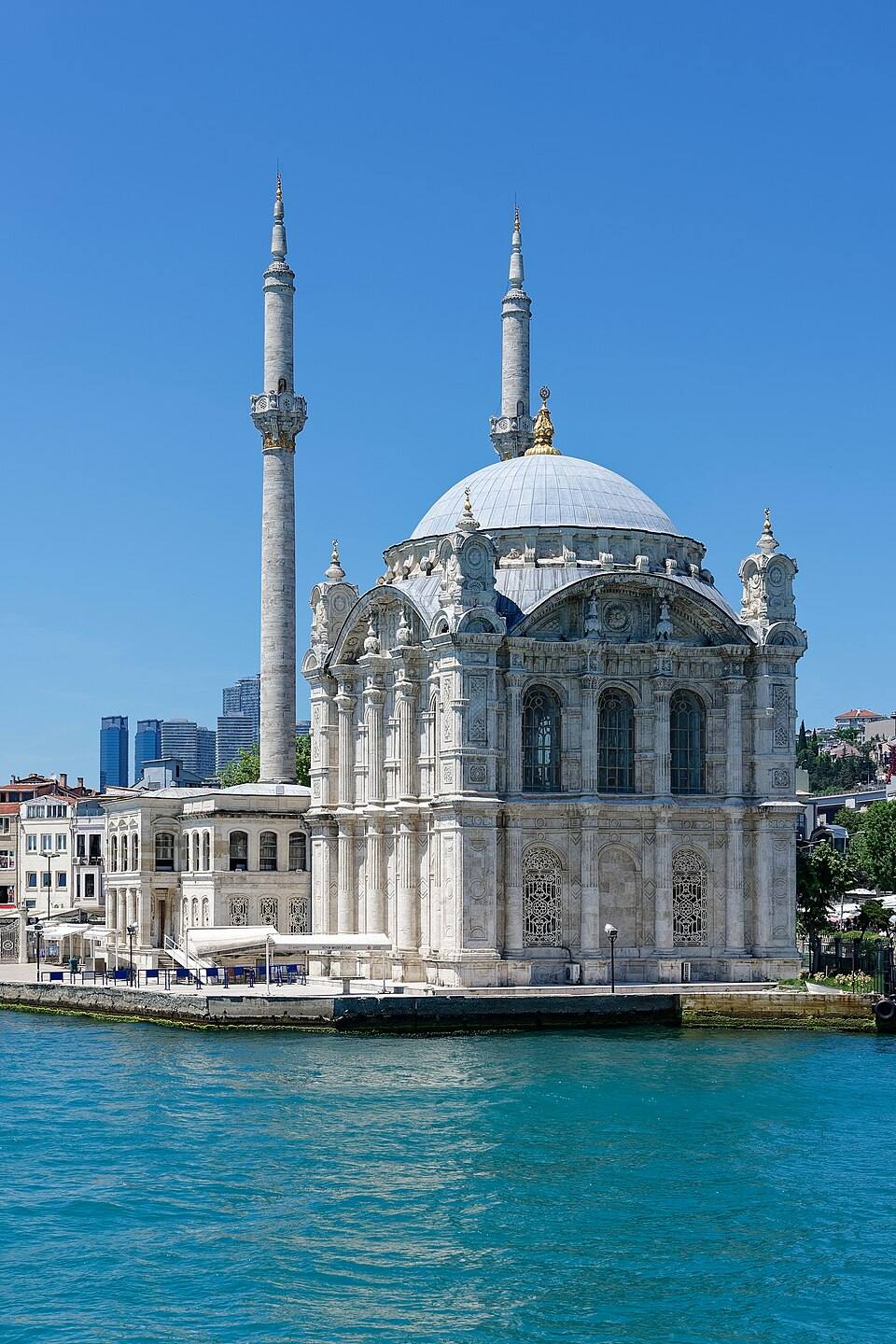 Ortaköy Mosque from the Bosporus, Istanbul — travel photo of Ortaköy, Istanbul