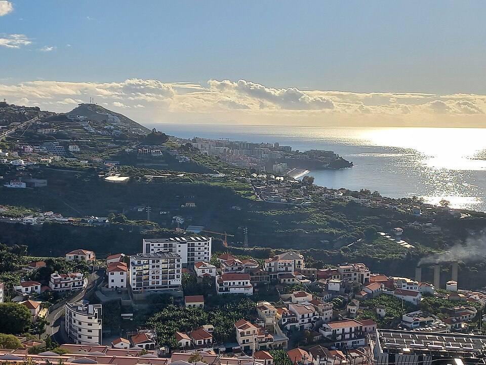 Madeira-Camara de Lobos-Pico da Torre-view to Funchal-01ASD — travel photo of Câmara de Lobos, Madeira — Funchal