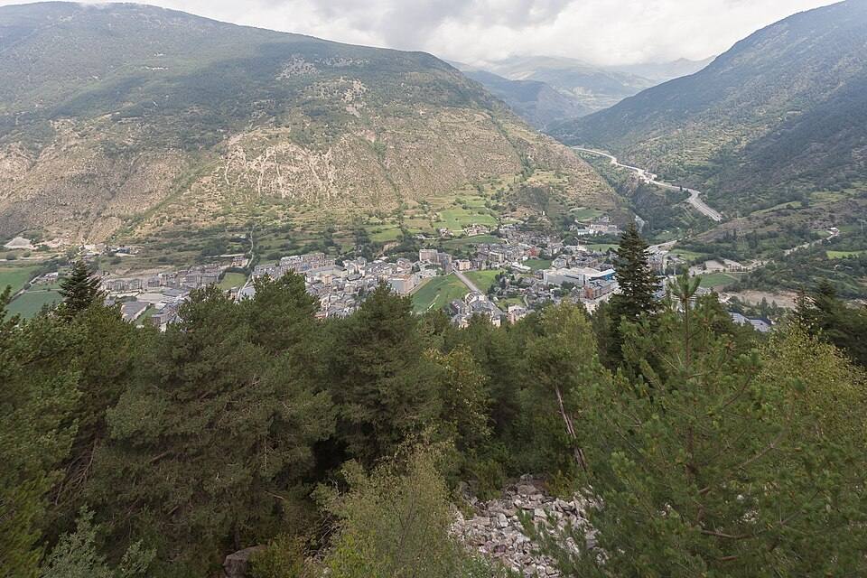 Vista desde o paseo de Les Pardines. Encamp. Andorra — travel photo of Andorra