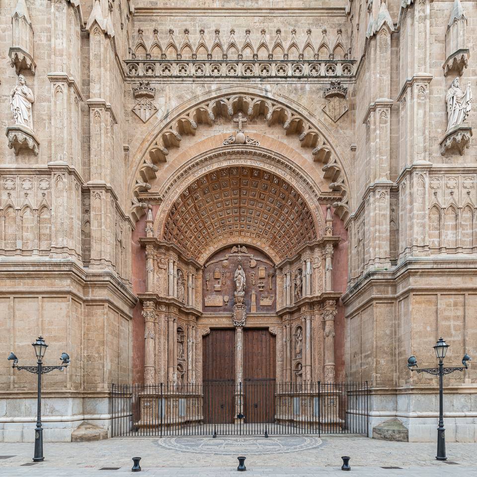 Cathedral of Mallorca - entrance — travel photo of Mallorca, Spain