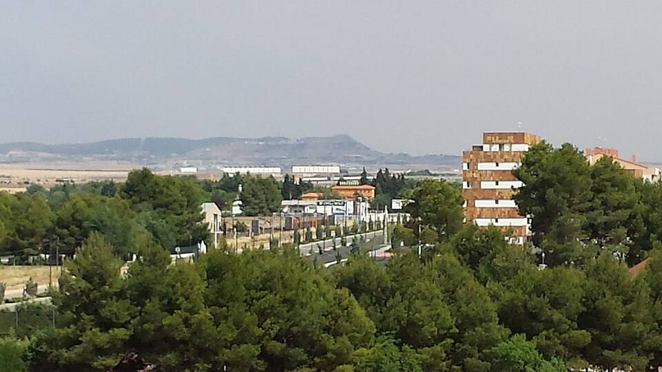 Vista de Chinchilla de Montearagón desde Albacete. Barrio Facultad de Medicina. Albacete — travel photo of Chinchilla de Montearagón, Albacete