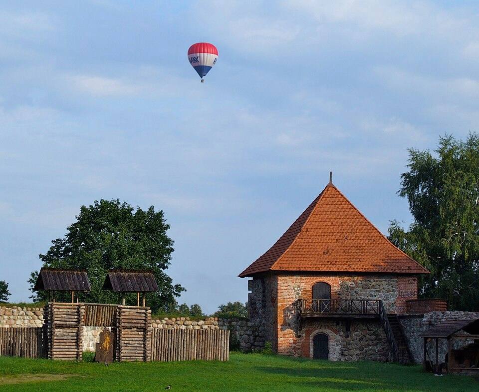 Trakai Peninsula Castle and balloon — travel photo of Trakai, Lithuania