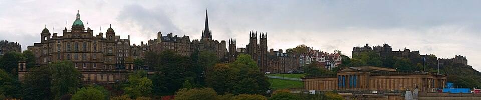 Edinburgh old town panorama — travel photo of Edinburgh Old Town, Edinburgh, Scotland