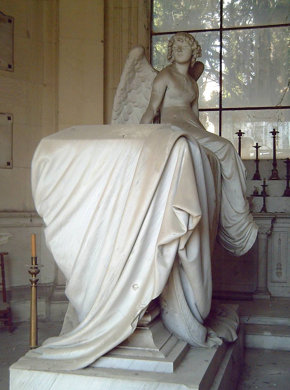 Panteón De La Gándara (San Isidro, Madrid) — travel photo of San Luis, Monteverde
