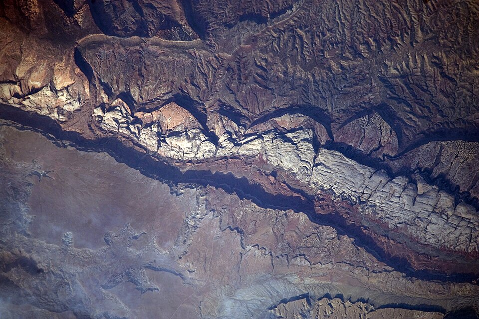 Big Thomson Mesa, Capitol Reef National Park, Utah — travel photo of Utah's National Parks, The American Southwest