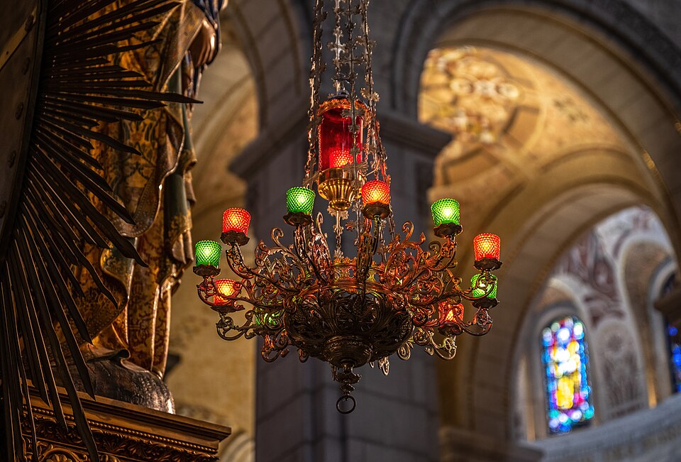 Candelabra of the Basilica of Sainte-Anne-de-Beaupré 3 — travel photo of Sainte-Anne-de-Beaupré, Québec City