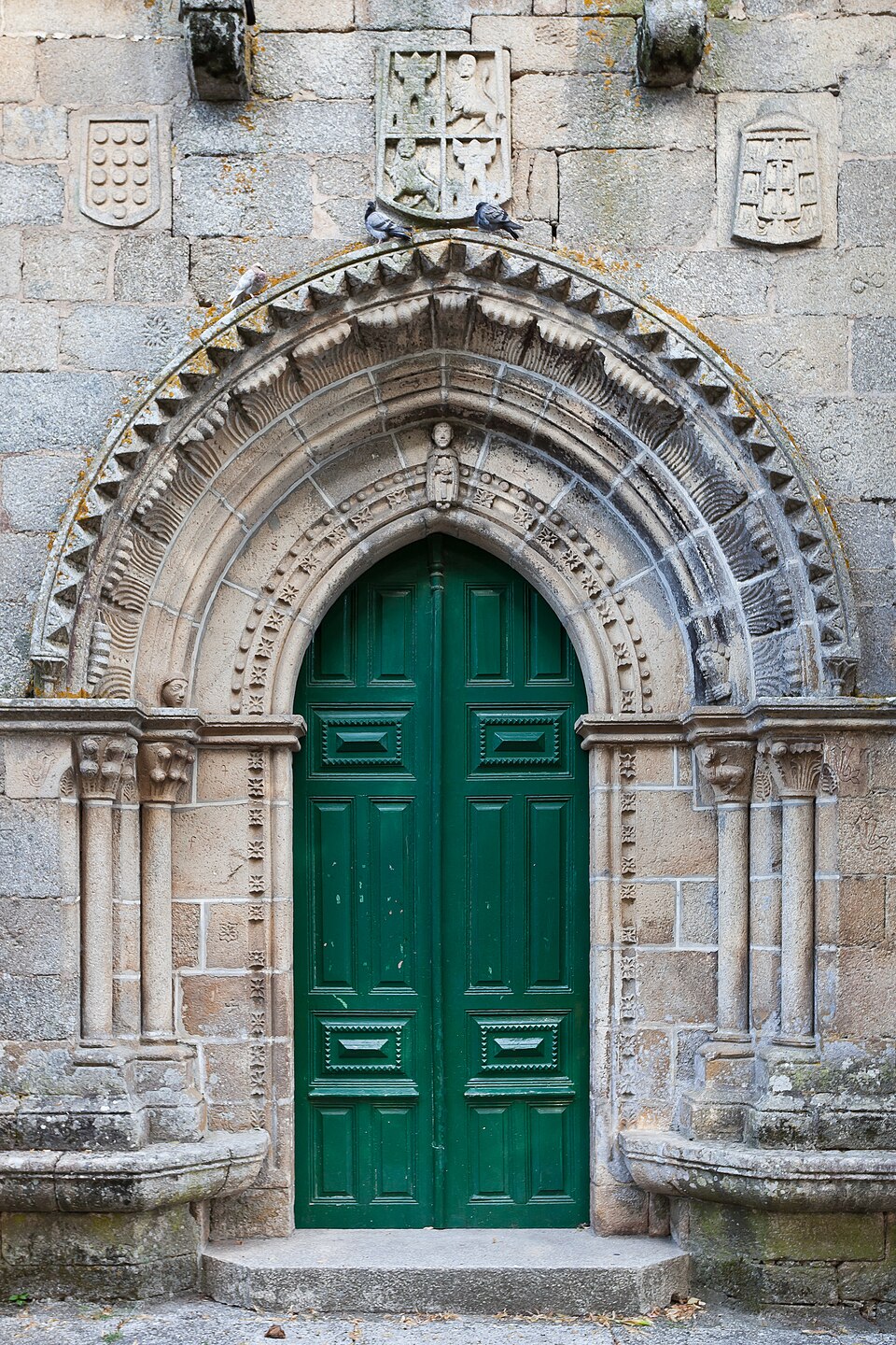 Igrexa de San Domingos (XIII-XIV). Ribadavia - Portal — travel photo of Ribadavia, Ourense