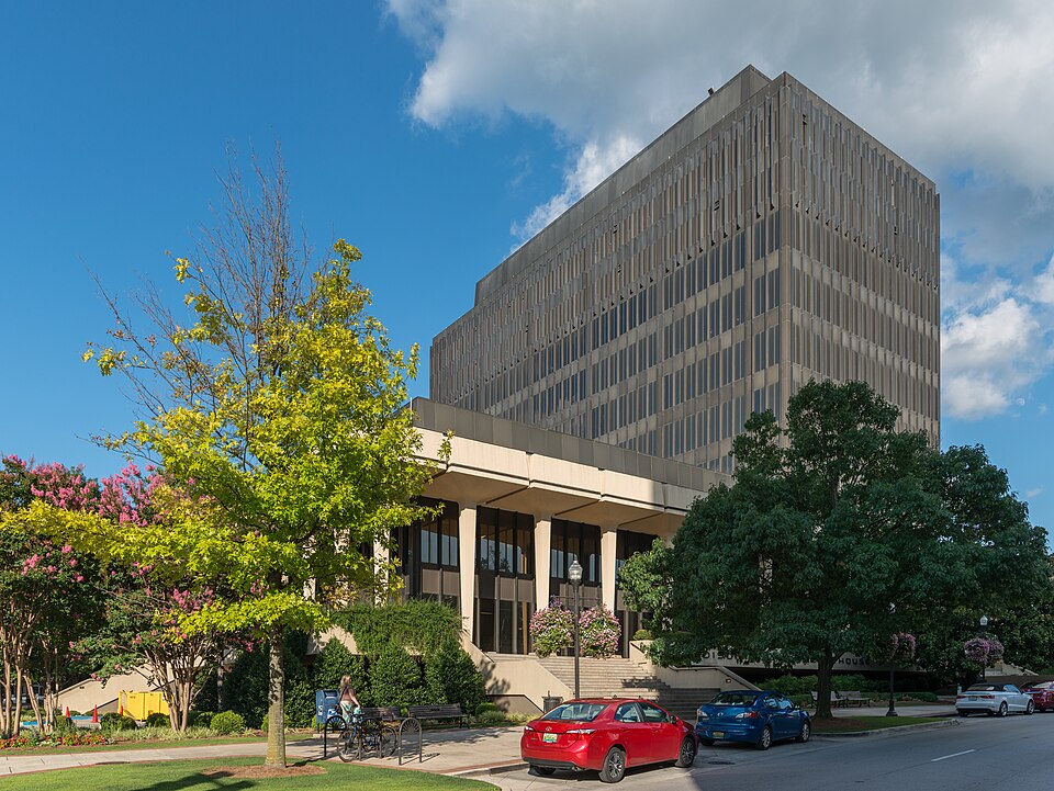 Madison County Courthouse, Huntsville AL, West view 1 — travel photo of Huntsville