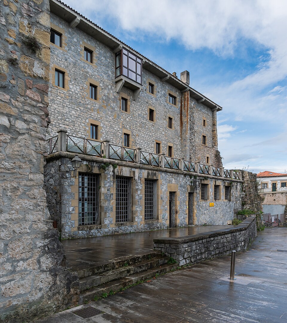 Castle of Carlos V in Hondarribia (3) — travel photo of Hondarribia, Basque Country