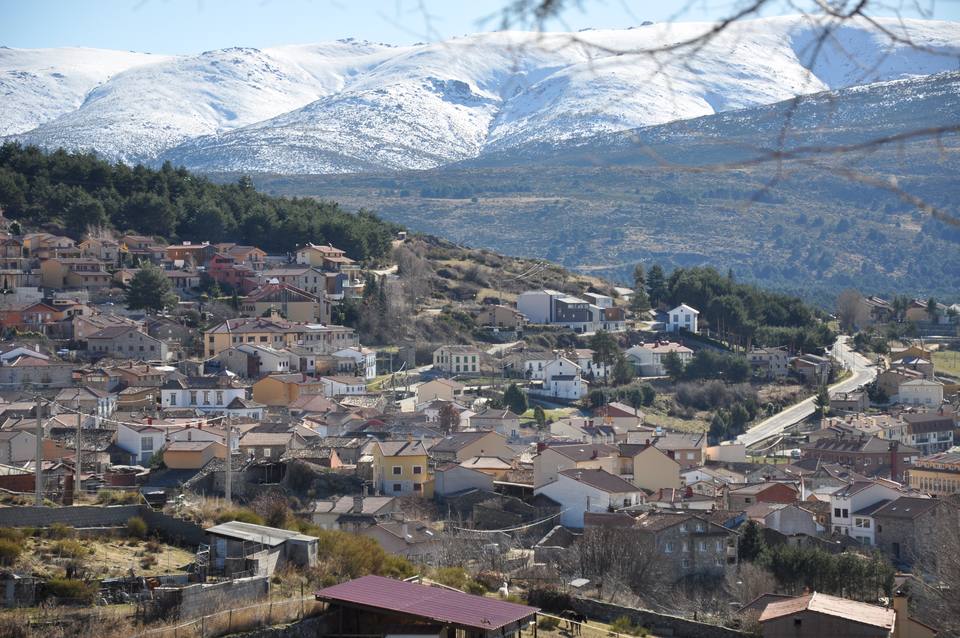 Hoyos del Espino-panorama — travel photo of Hoyos del Espino, Ávila