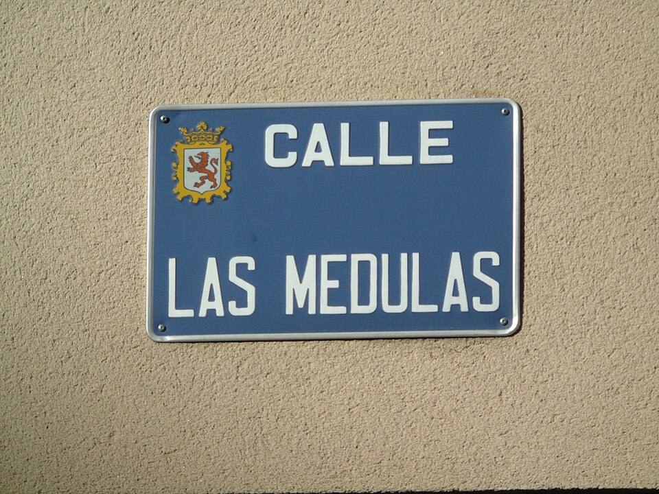 Calle Las Médulas. - León — travel photo of Las Médulas, León