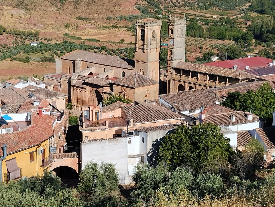 Vista de Alcaraz desde el cementerio — travel photo of Alcaraz, Albacete
