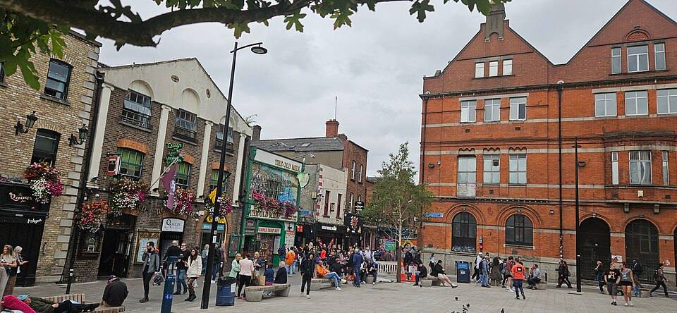Temple Bar Square — travel photo of Temple Bar, Dublin