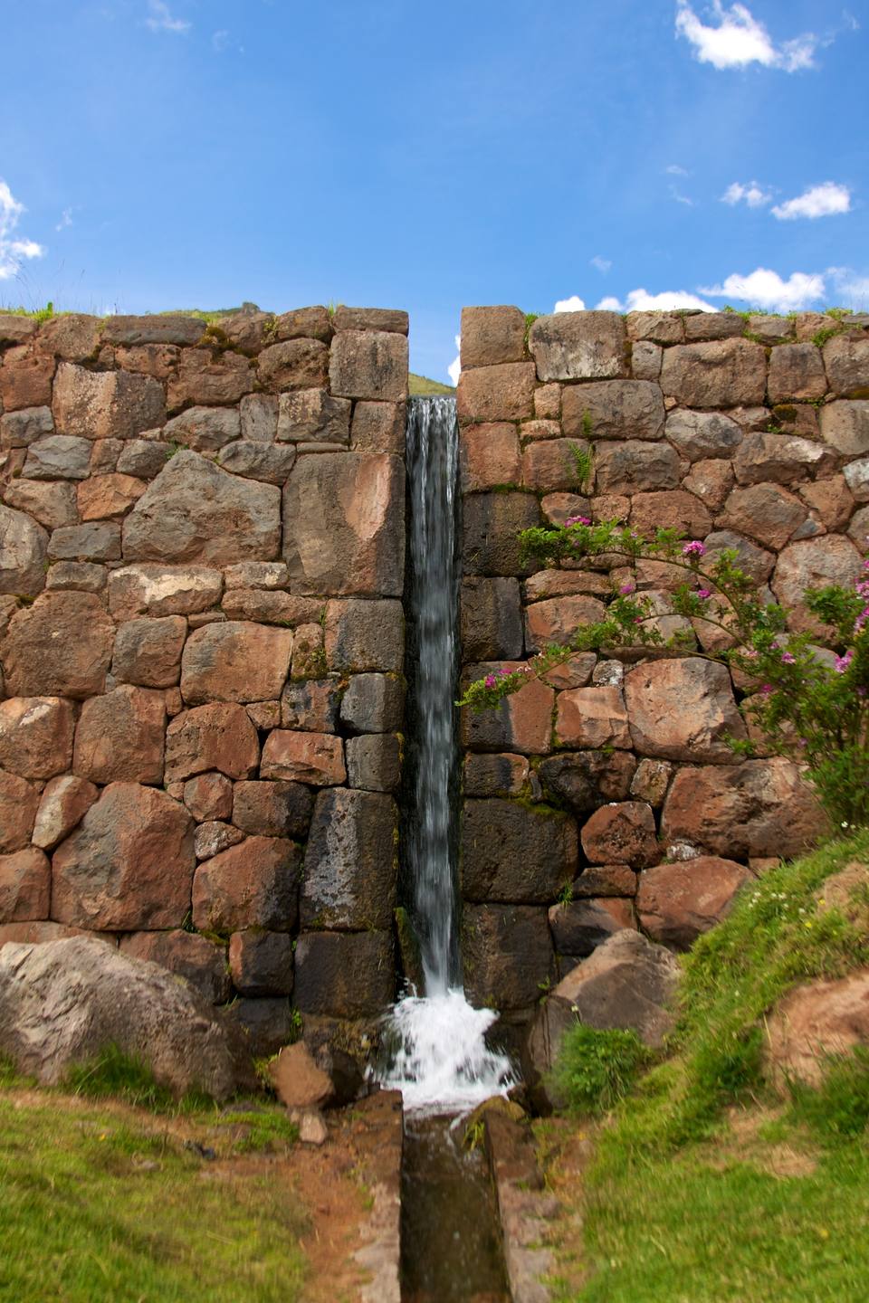 Peru - Cusco Sacred Valley & Incan Ruins - Tipón water channeling ( ) — travel photo of Tipón, Cusco