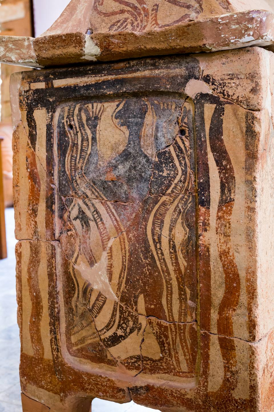 LM IIIA-B chest-shaped larnax from West Crete - argonauts - man - Chania AM — travel photo of Crete — Chania & west