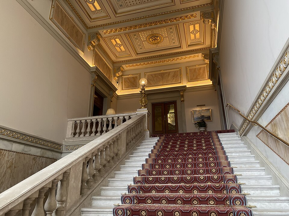 Oxford and Cambridge Club Staircase View 1 — travel photo of Oxford & Cambridge