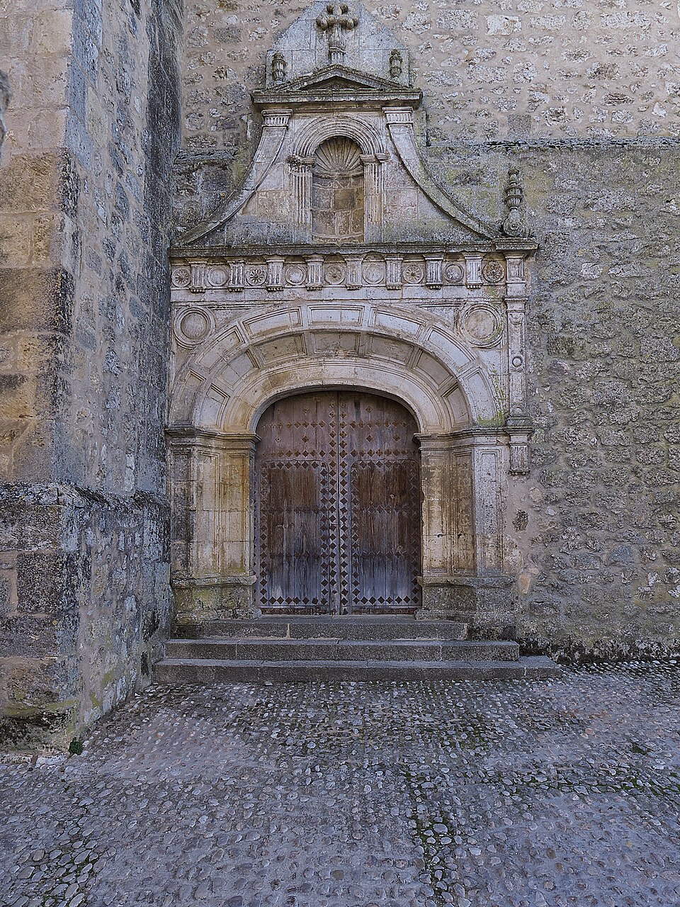 Iglesia de Santa María (Alarcón, Cuenca). Portada — travel photo of Alarcón, Cuenca