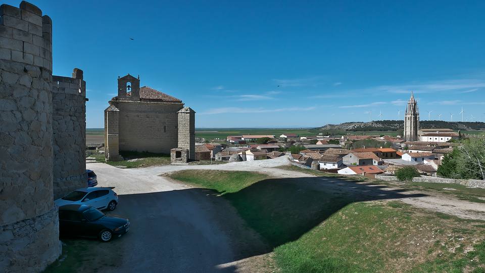 Vista de Ampudia y Ermita de Santiago — travel photo of Ampudia, Palencia