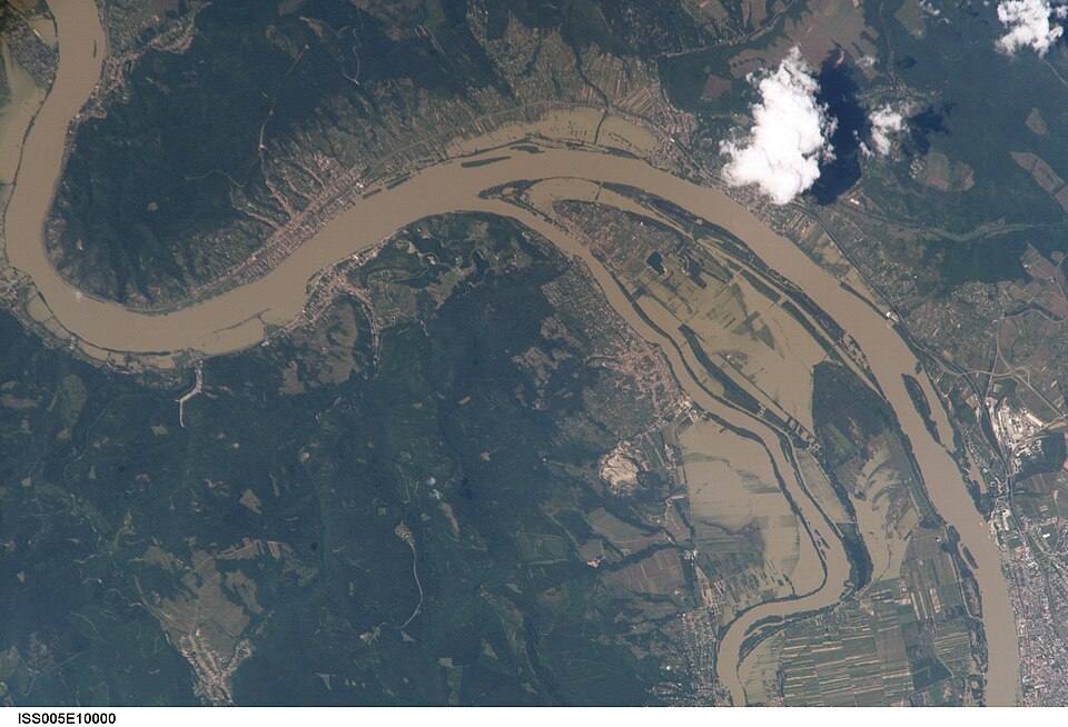 Danube River flooding near Vac, Hungary ( - lrg) — travel photo of Danube Bend, Budapest