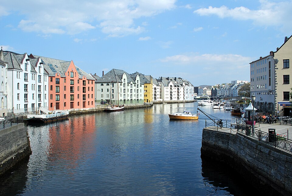 Alesund - Brosundet — travel photo of Brosundet, Ålesund