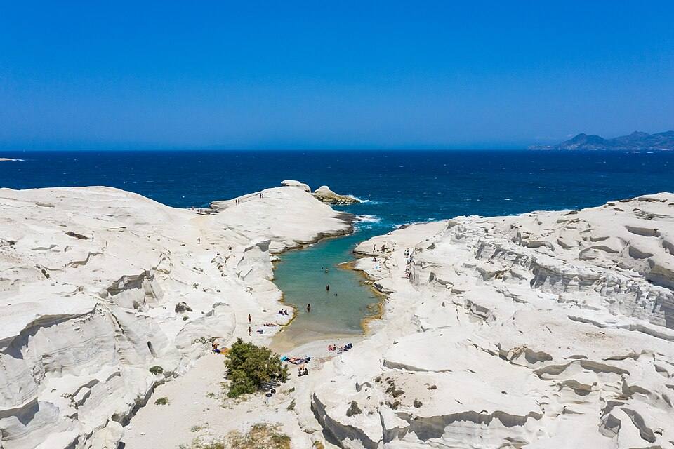 Sarakiniko Beach on Milos Island, Greece with a view of the Aegean Sea — travel photo of Sarakiniko, Milos