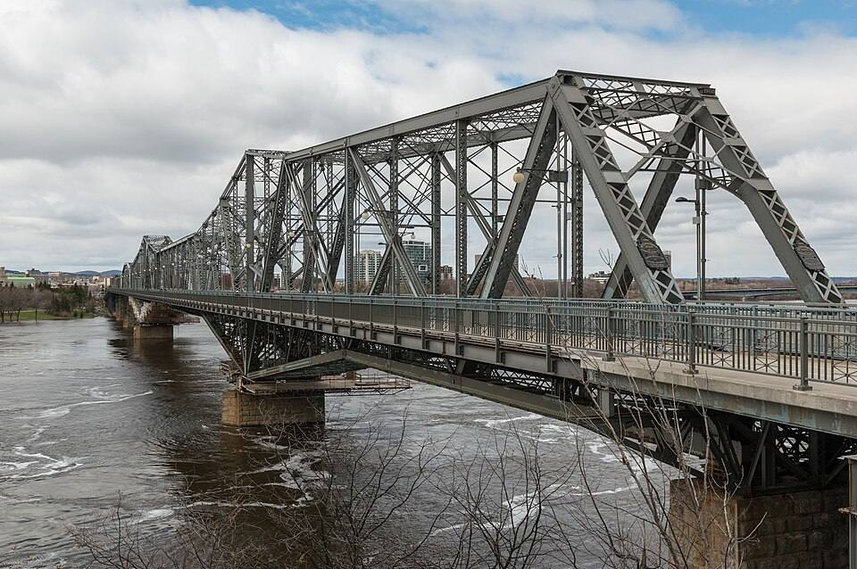Alexandra Bridge, Ottawa-Gatineau, South view 1 — travel photo of Gatineau, Ottawa