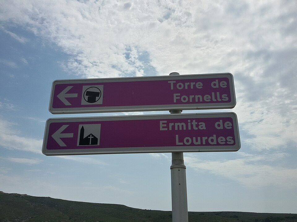 Señal Torre de Fornells y Ermita de Lourdes en la calle Tramontana de Fornells Richtone(HDR) — travel photo of Fornells, Menorca