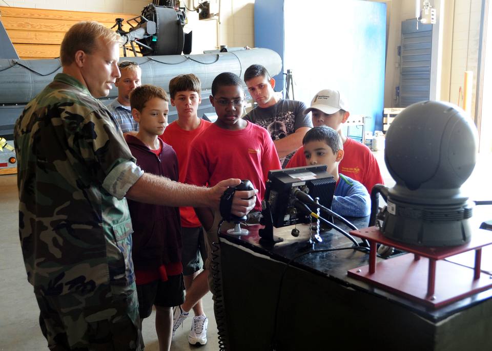 US Navy -N-8949D- Special Warfare Combatant-craft Crewmen (SWCC) assigned to Special Boat Team (SBT) teach members of Boy Scout Troop of Williamsburg, about the modern weapon systems — travel photo of Williamsburg, Virginia Beach & Williamsburg