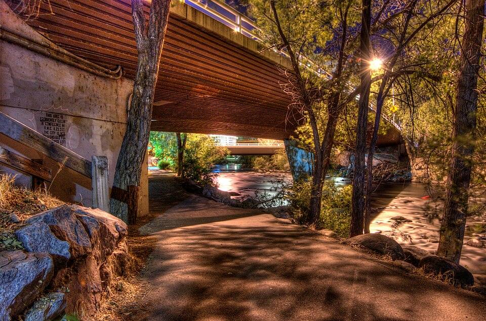 Bridges over the Truckee River Trail ( ) — travel photo of Truckee River, Reno