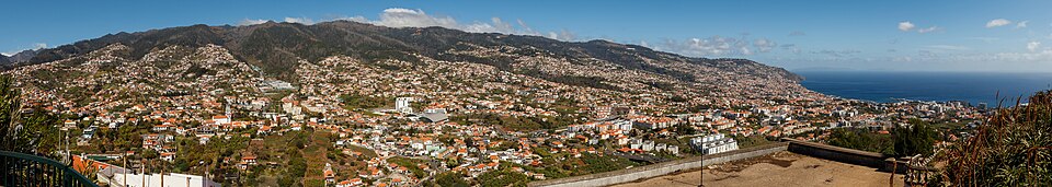View from Pico dos Barcelos on Funchal — travel photo of Funchal, Madeira — Funchal