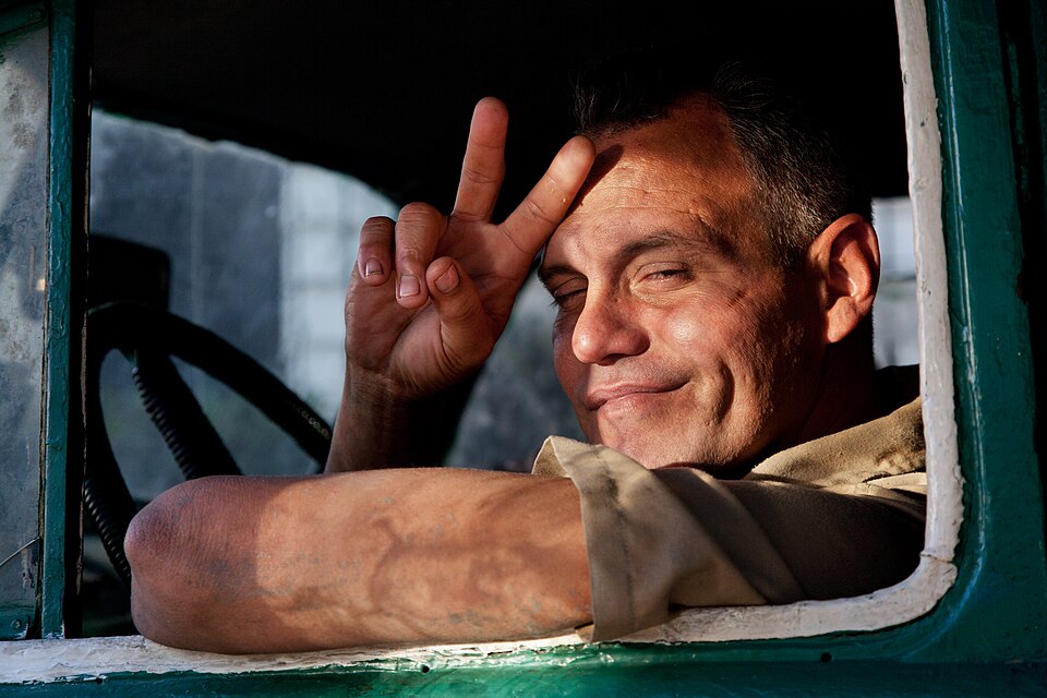 Havana - Cuba - Man giving a V sign — travel photo of Cuba