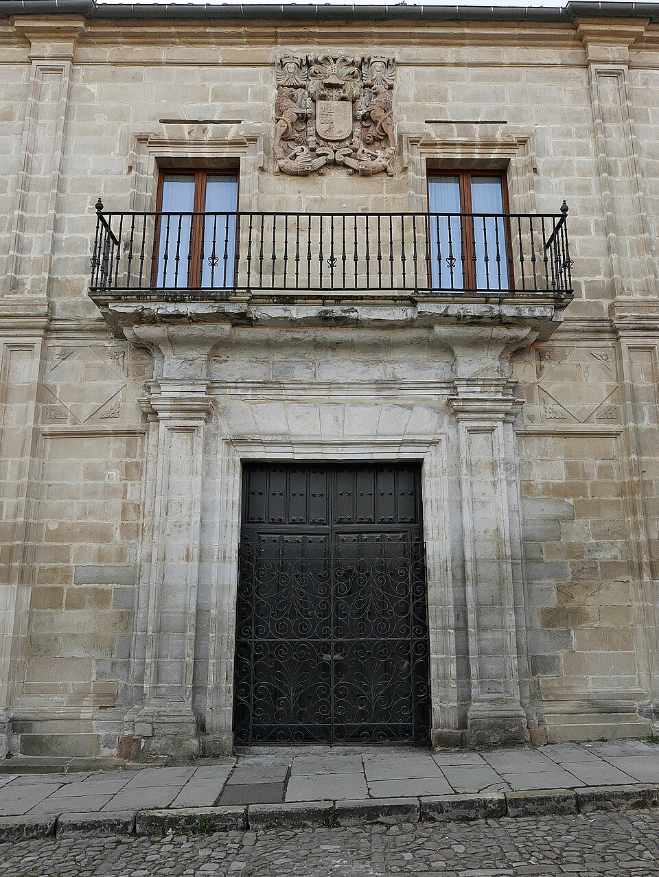 Portada del Palacio Peredo Barreda, Santillana del Mar — travel photo of Santillana del Mar
