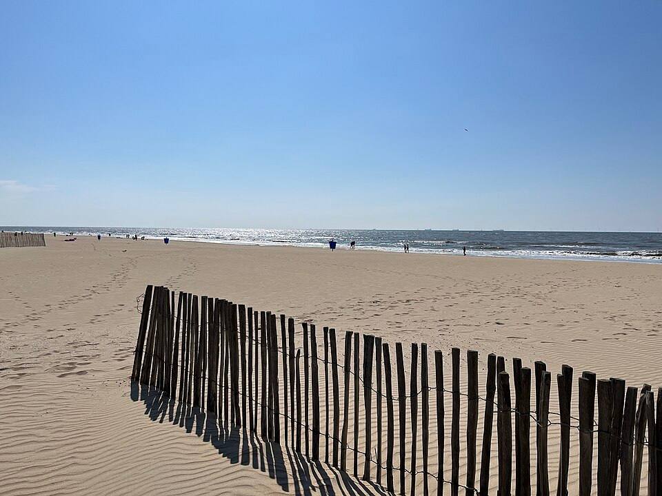 Katwijk aan Zee - nabij een strandpaviljoen genaamd Surf en Beach — travel photo of Katwijk aan Zee