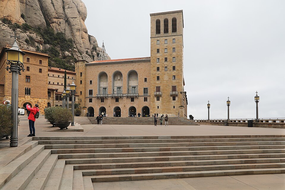 Monistrol de Montserrat, monastero di Montserrat, esterno, piazzale — travel photo of Monistrol de Montserrat, Montserrat