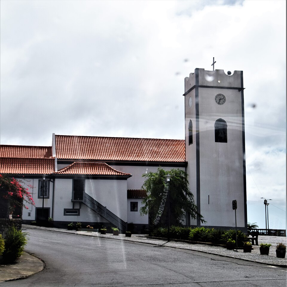 Madeira . En route from Porto Moniz to Funchal. Another church. ( ) — travel photo of Porto Moniz, Madeira — Funchal