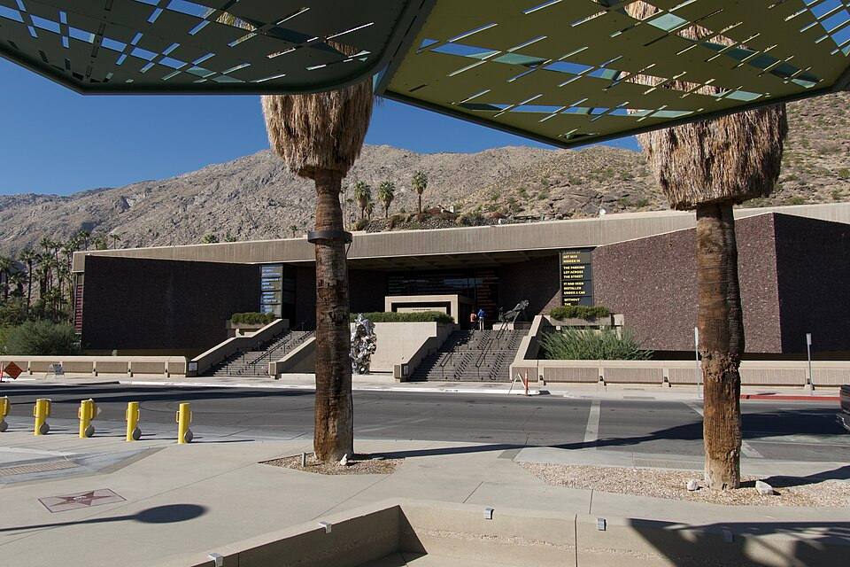 WLM Palm Springs Art Museum Oblique view — travel photo of Palm Springs Art Museum, Palm Springs
