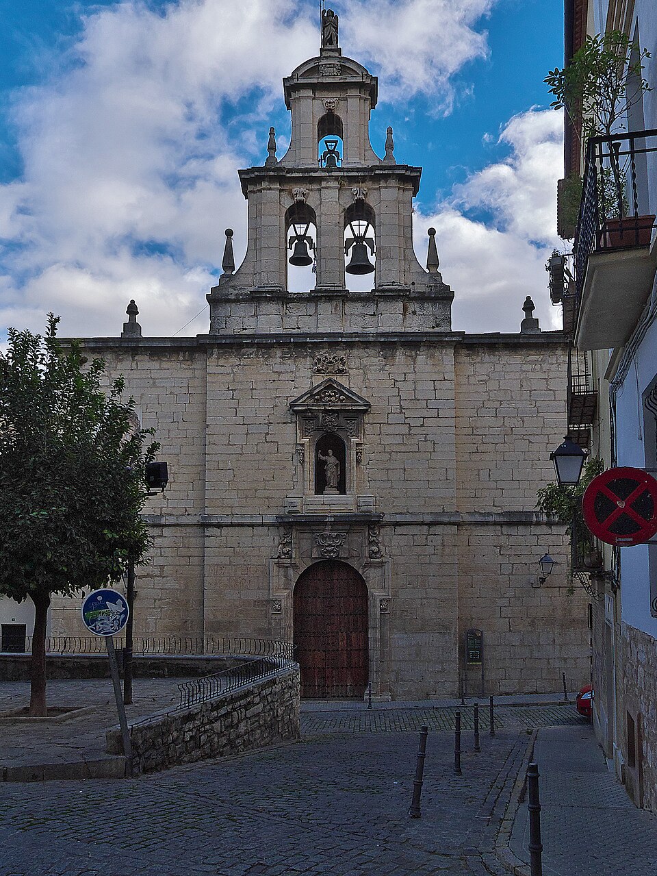 Iglesia de San Bartolomé (Jaén). Portada — travel photo of Jaén