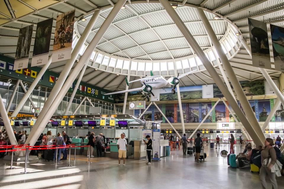 Sardinia, Olbia, Aeroporto Olbia Costa Smeralda (check in) — travel photo of Sardinia — Costa Smeralda, Italy