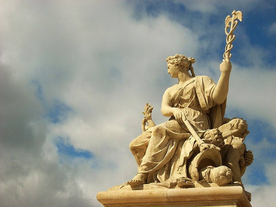 A sculpture at the entrance to the palace of Versailles — travel photo of Entrance 2