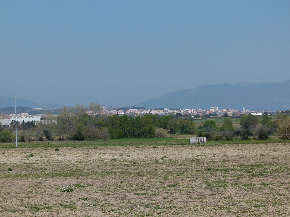 Figueres vista des de Vilamalla — travel photo of Figueres