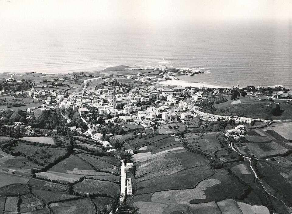Vista aérea de Comillas (Cantabria) ( ) — travel photo of Comillas, Cantabria