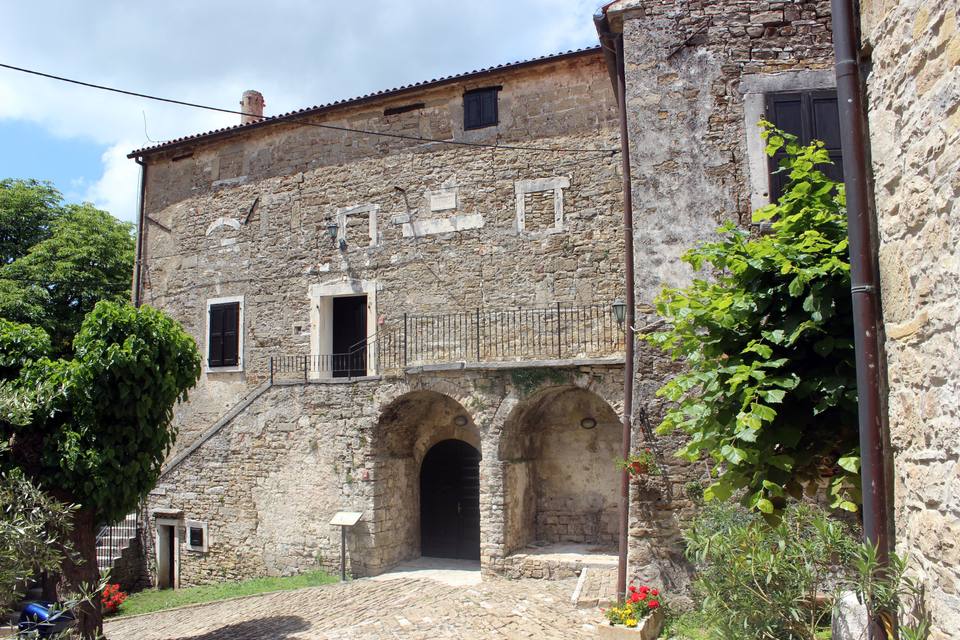 Grožnjan–Castle — travel photo of Grožnjan