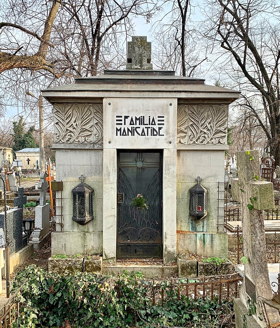 Grave of the Manicatide Family in the Bellu Cemetery in Bucharest, Romania ( ) — travel photo of Bucharest, Romania