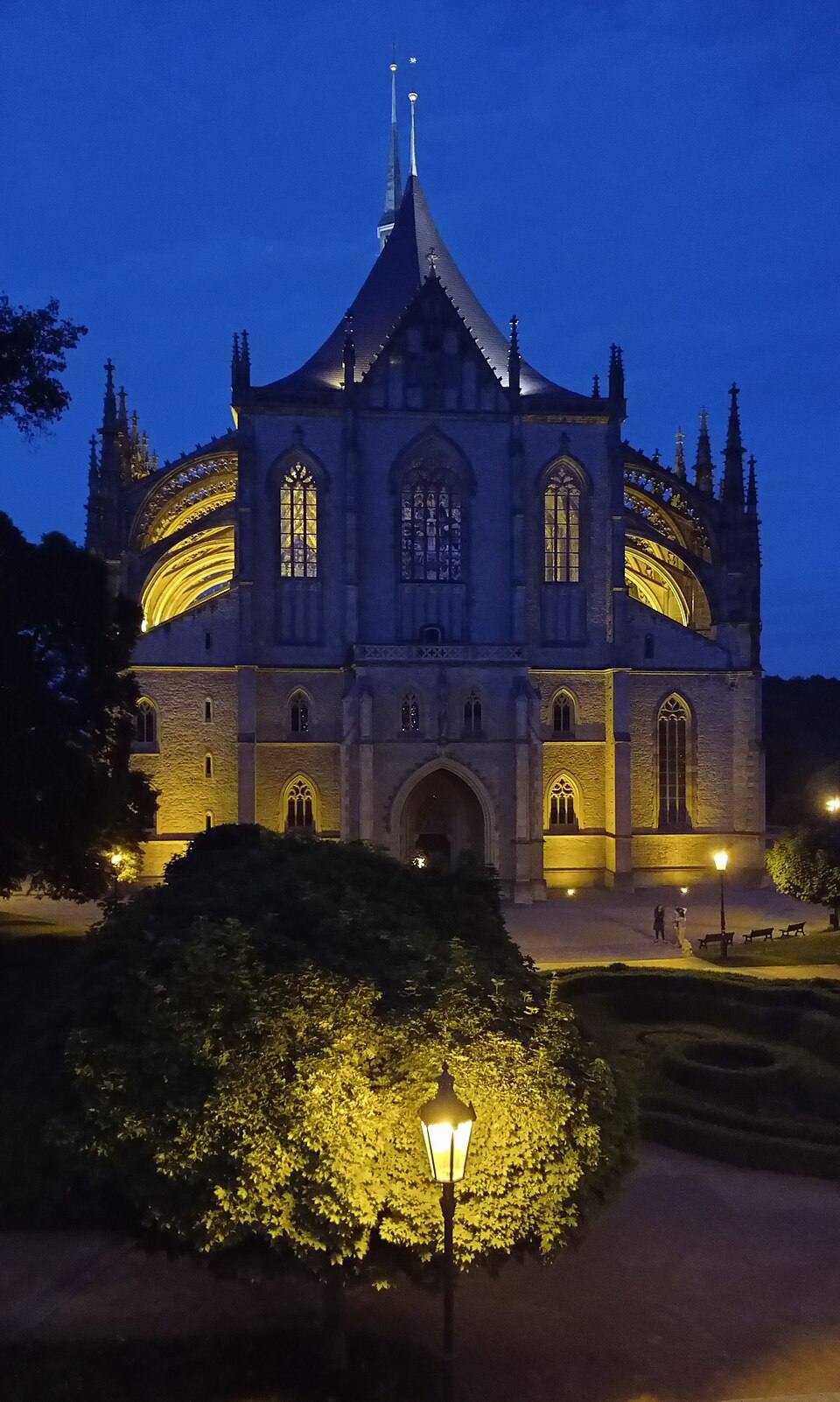 Kutná Hora, Church of Saint Barbara at night — travel photo of Kutná Hora, Czechia