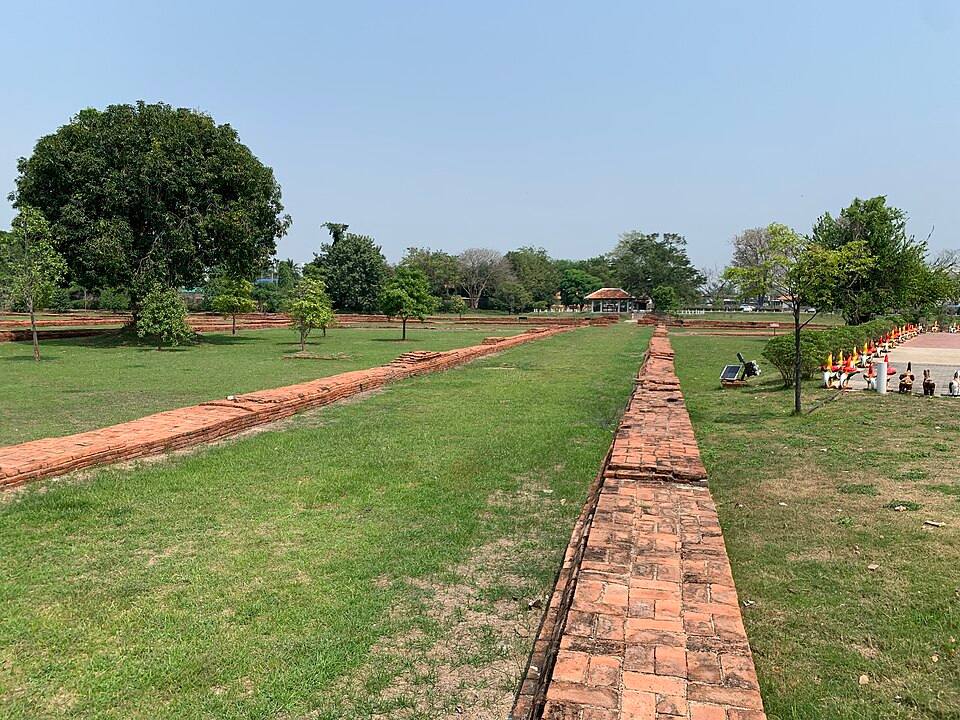 Ruins of Chan Royal Palace พระราชวังจันทน์ พิษณุโลก — travel photo of Royal Palace ruins