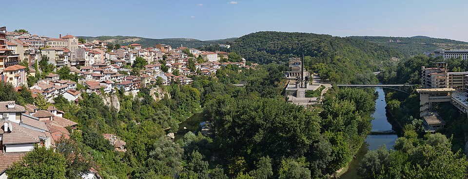 Veliko Tarnovo (Велико Търново) - panorama — travel photo of Veliko Tarnovo