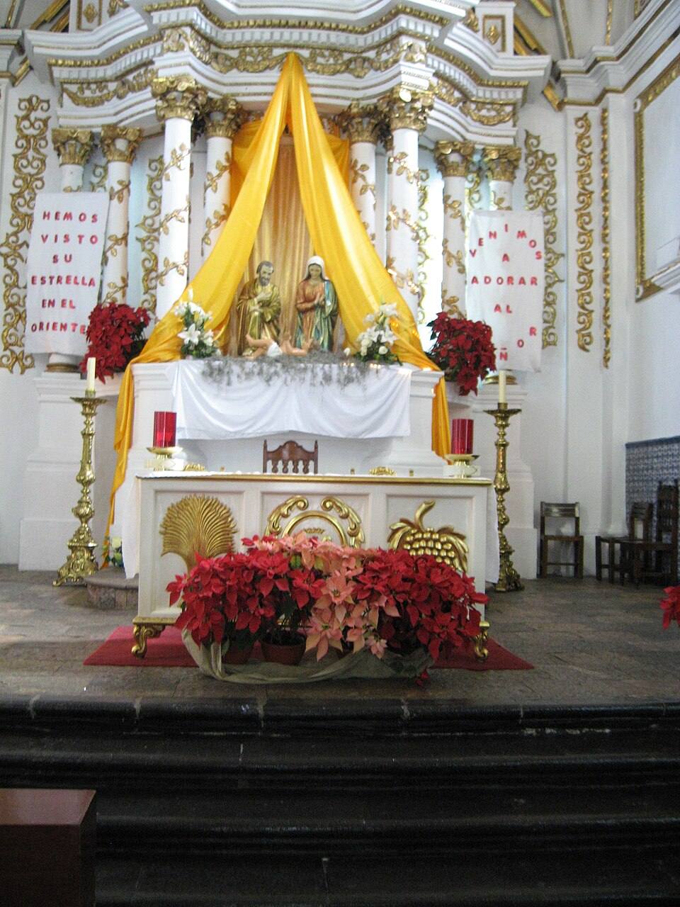 Altar Iglesia de Tlaltenango — travel photo of Tlaltenango, Cuernavaca