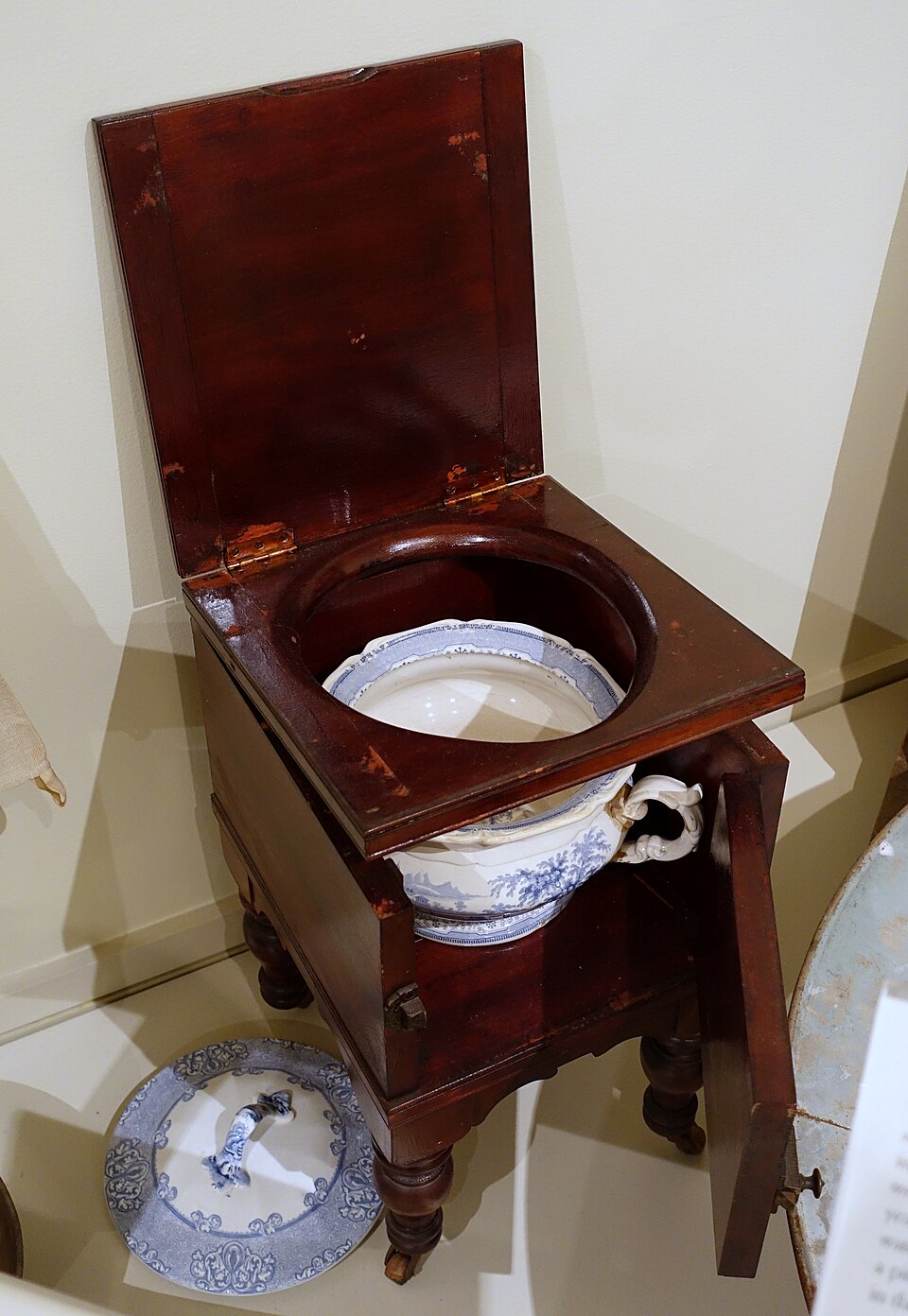 Commode, possibly Boston, mahoganized birch - Concord Museum - Concord — travel photo of Concord, Boston